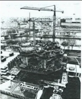 Photo d'archives en noir et blanc d'un grand chantier parisien